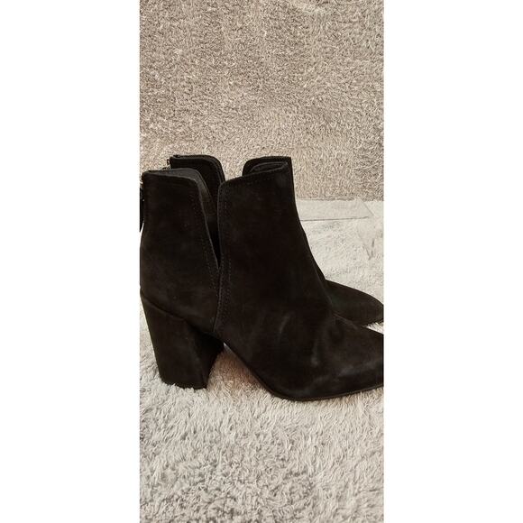 NEW Steve Madden THRIVED Black Suede Leather Notched Back Zip Boots Booties 9M - Picture 2 of 8